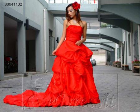ROBE DE MARIEE ROUGE